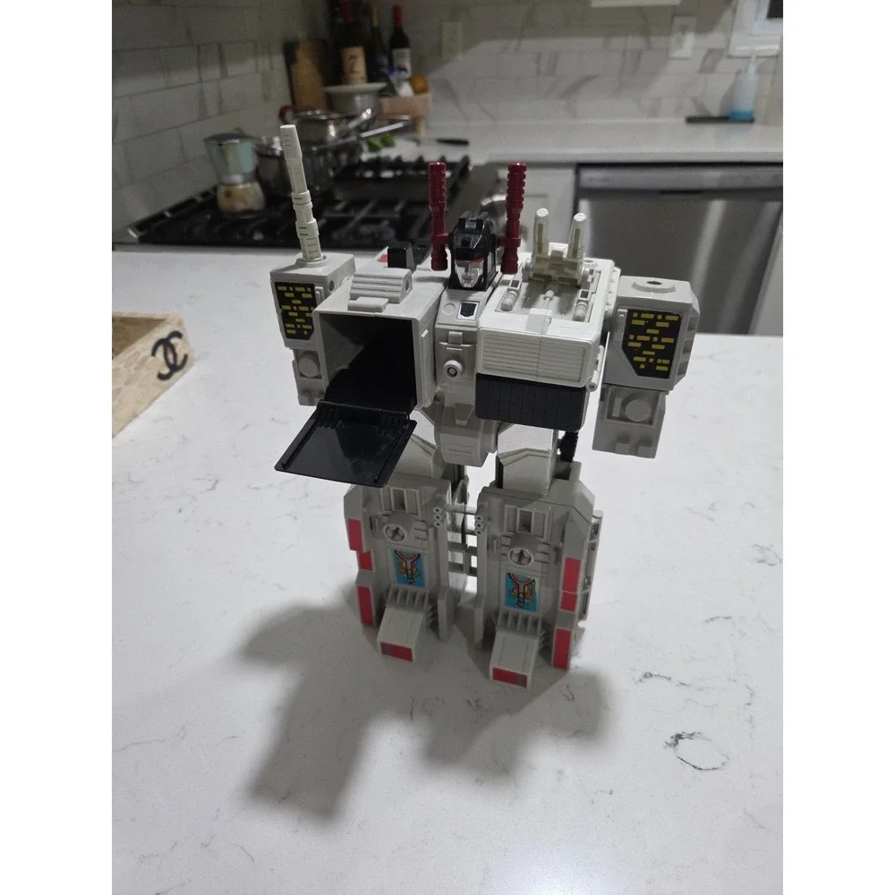 Transformers G1 Metroplex Autobot City Commander Vintage Action Figure 1985 - Picture 2 of 13
